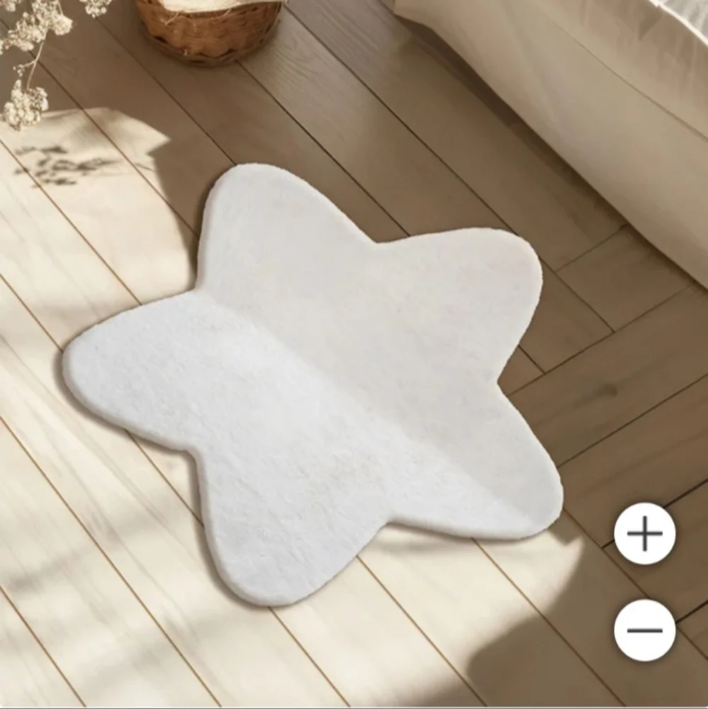 Mondetta Chateau Star-Shaped Faux Fur Rug